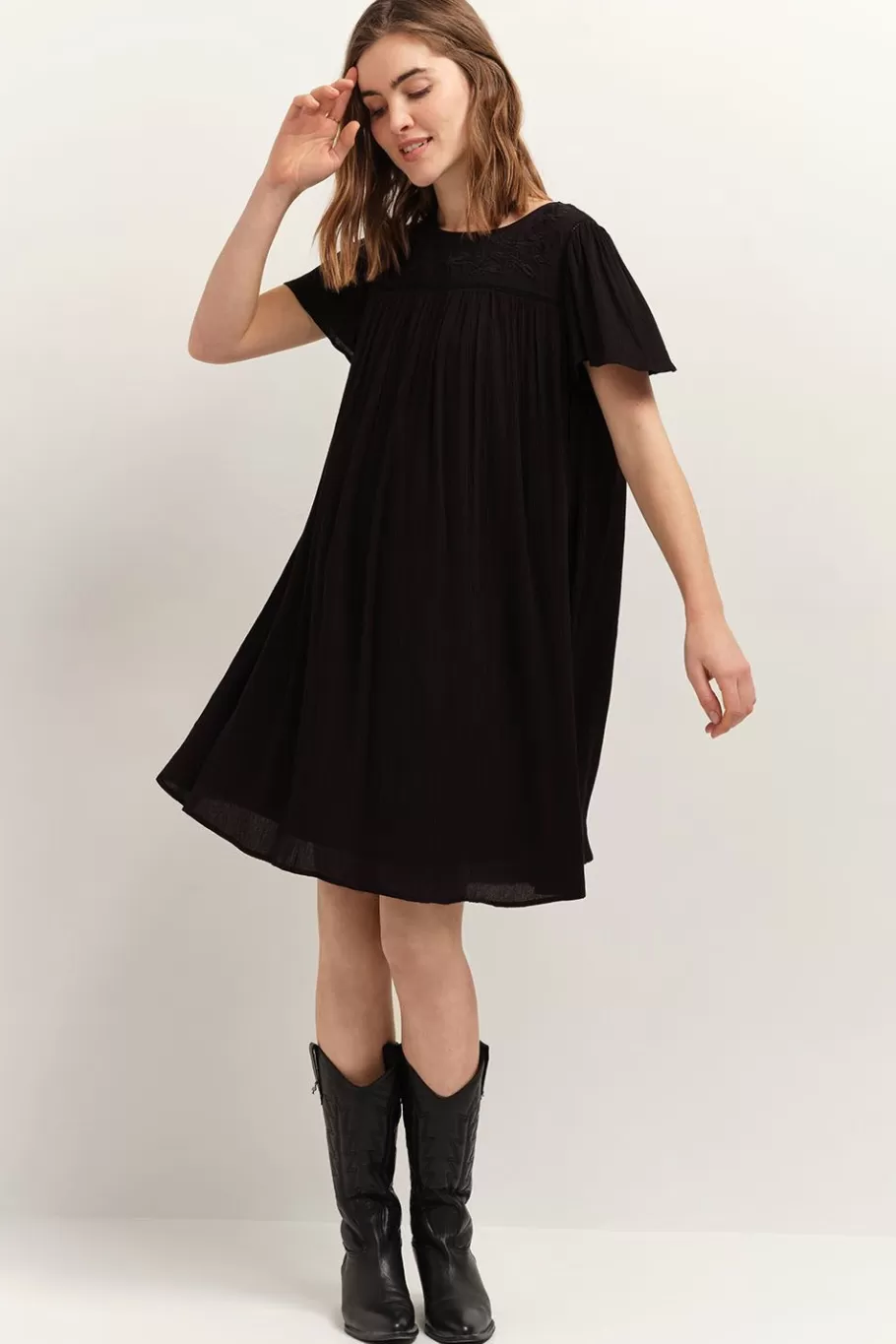 One Step Robes & Combinaisons^Revia - Robe Noire En Crepe Broderies Ton Sur Ton